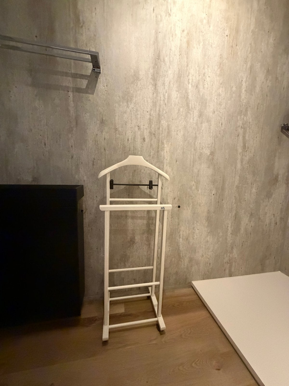 Witte Dressboy - Kledingrek voor slaapkamer/badkamer, Ophalen, Kunststof, Gebruikt, 100 tot 150 cm