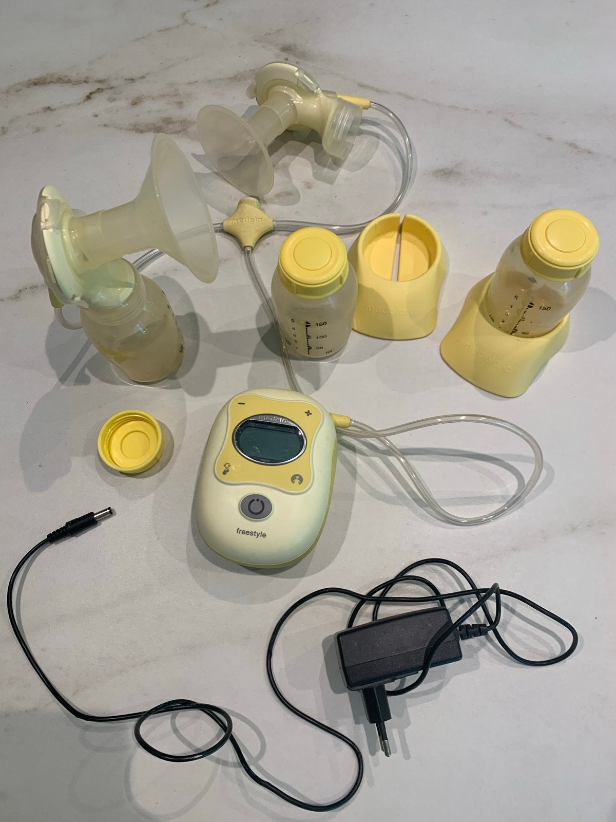 Medela Freestyle dubbele elektrische borstkolf met accessoir, Ophalen of Verzenden, Gebruikt