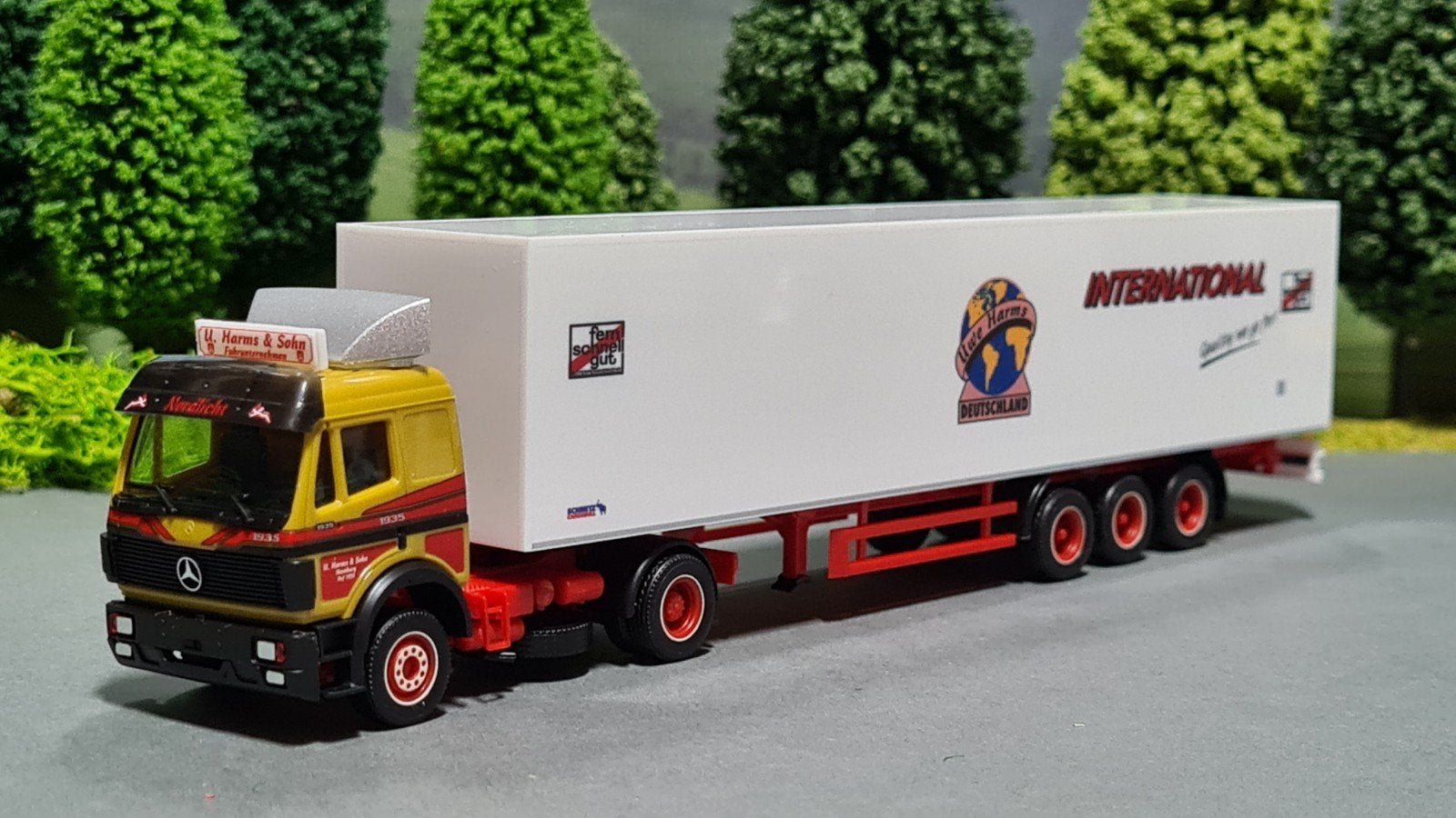 268 Herpa 1:87 Uwe Harms Mercedes SK1735 kastenoplegger, Ophalen of Verzenden, Nieuw, Bus of Vrachtwagen, Herpa