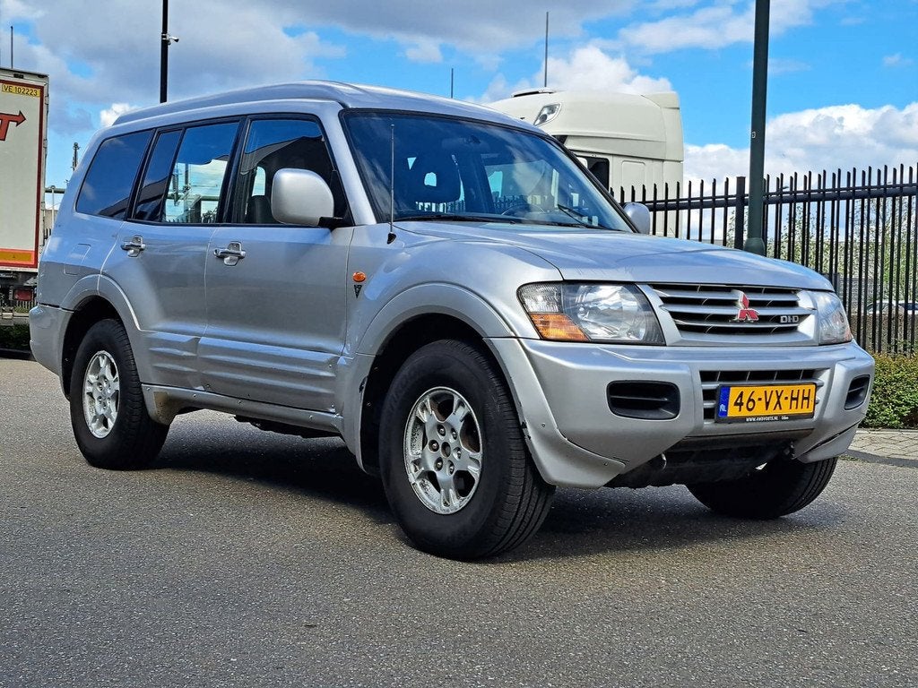 Mitsubishi Pajero 3.2 Di-D GLS LB HR Side Window EXPORT, Auto's, Automaat, Gebruikt, Lederen bekleding, 4 cilinders