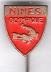 Nimes Olympique Frans voetbalclub speldje ( Z_182), Ophalen of Verzenden, Zo goed als nieuw, Transport, Speldje of Pin