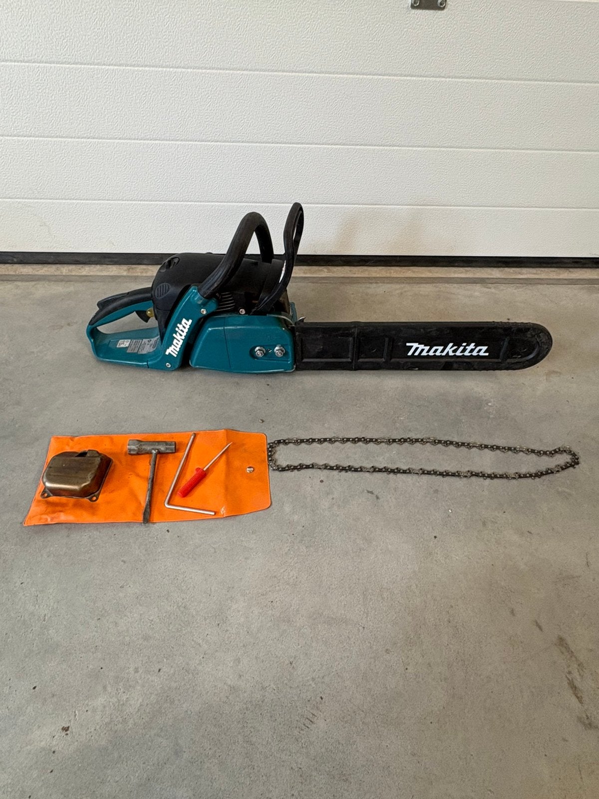 Makita EA4300F Kettingzaag -  40cm blad!, Ophalen, Zo goed als nieuw, 30 tot 50 cm, Benzine