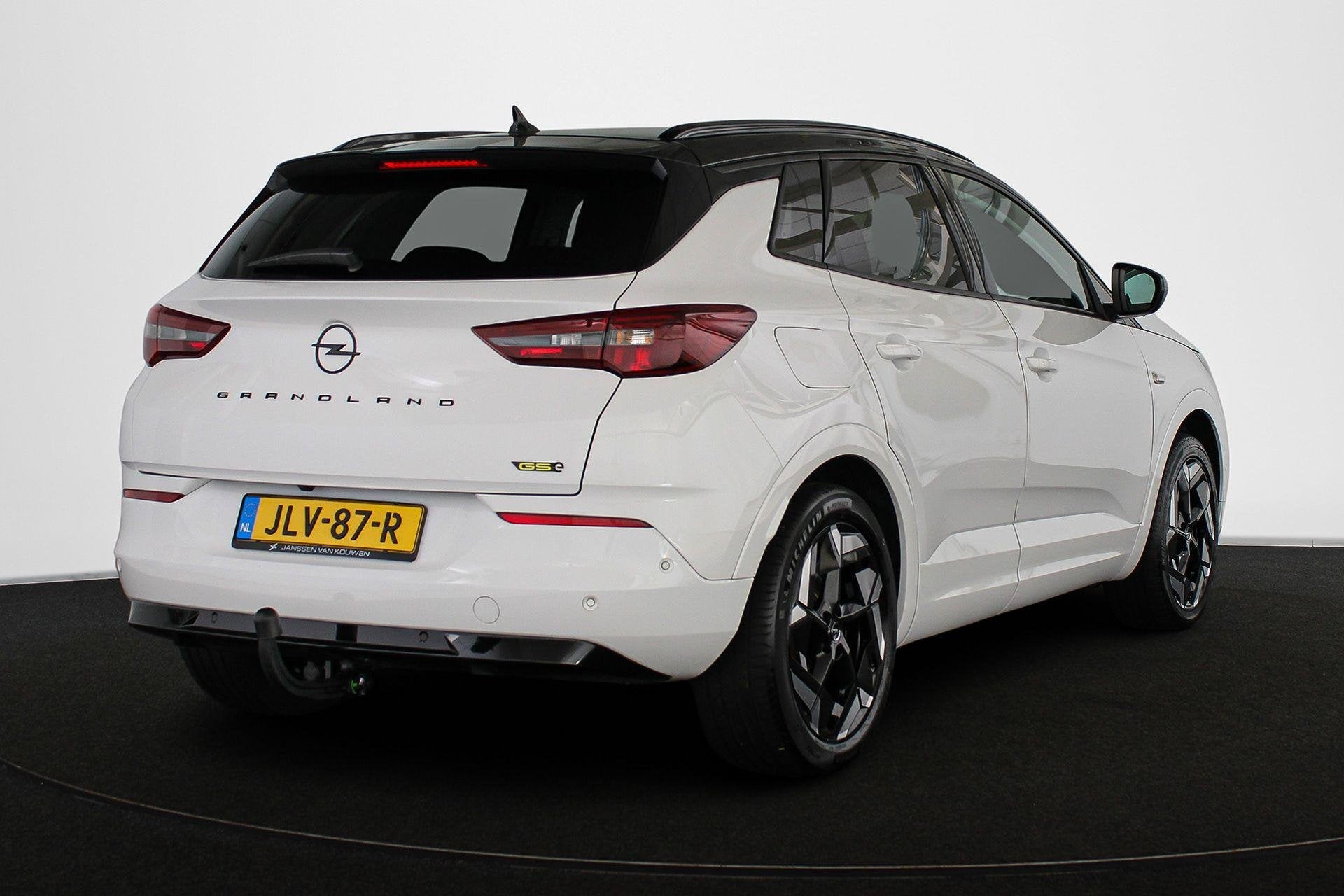 Opel Grandland 1.6 Turbo Plug-In Hybrid 4x4 GSe Stoel-Stuurv, Auto's, Opel, 4 cilinders, 1776 kg, Alcantara, Wit