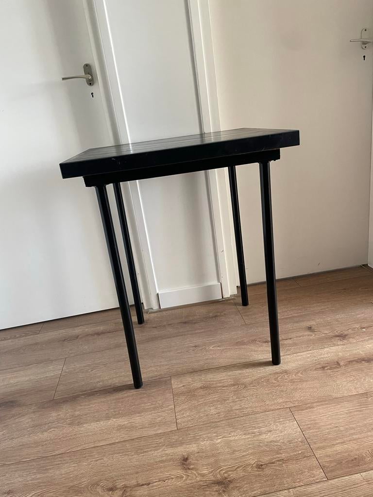 Zwart bijzettafeltje met marmerlook blad, 45 tot 60 cm, Overige materialen, Minder dan 55 cm, Gebruikt