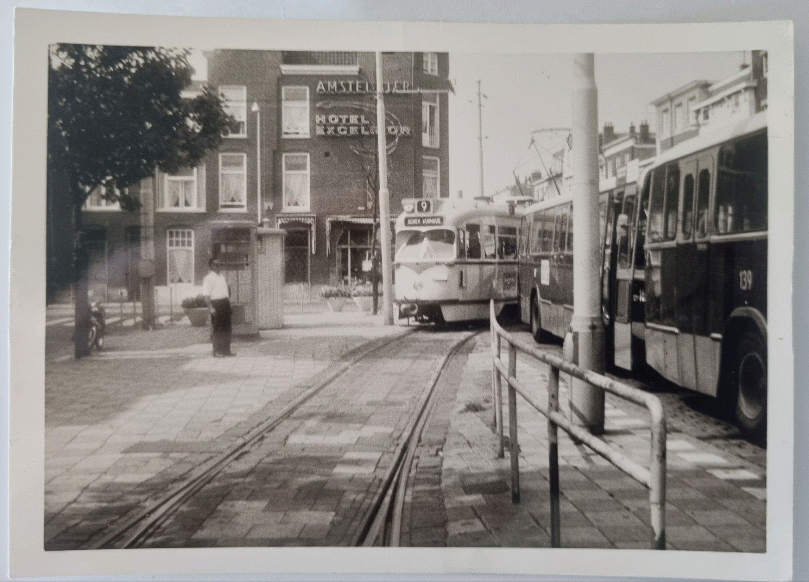 965.Den Haag Stationsweg met PCC tram lijn 9, Ophalen of Verzenden, 1960 tot 1980, Zuid-Holland