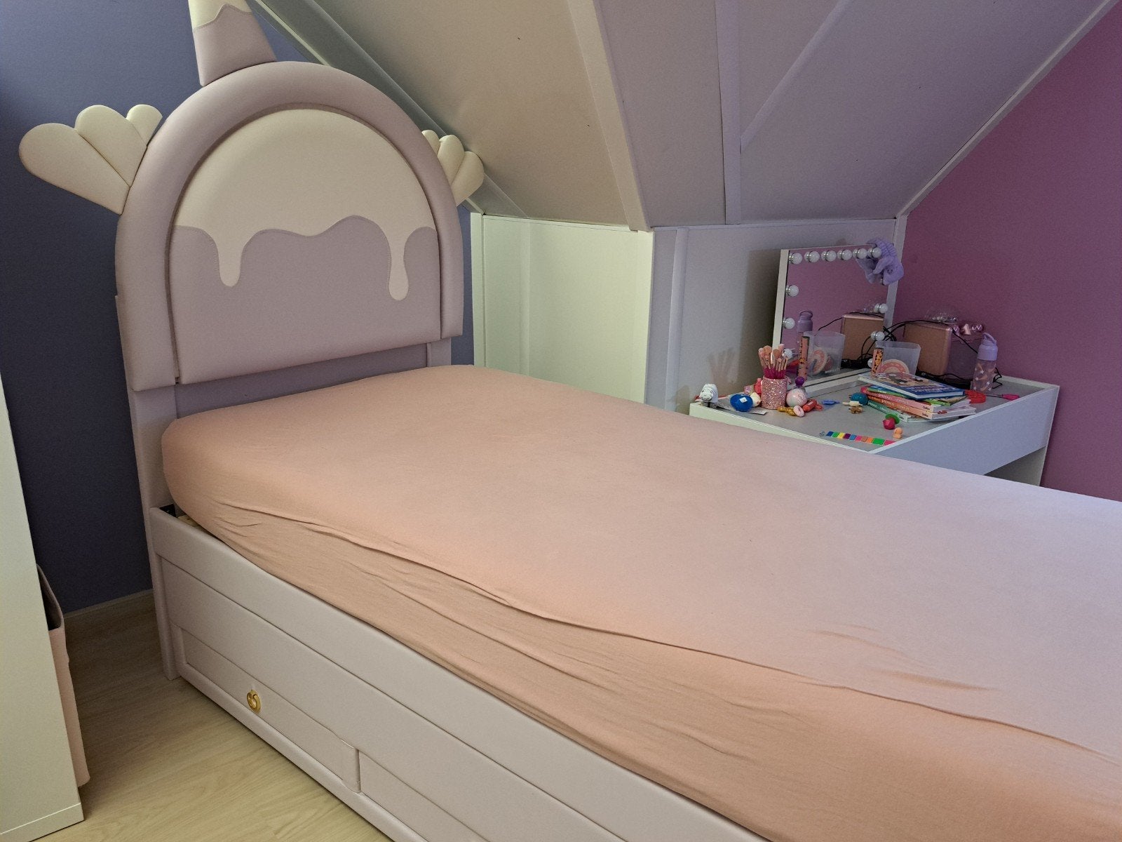 Meisjesbed Unicorn / eenhoorn. Met LED verlichting., Ophalen, Gebruikt, Eenpersoons