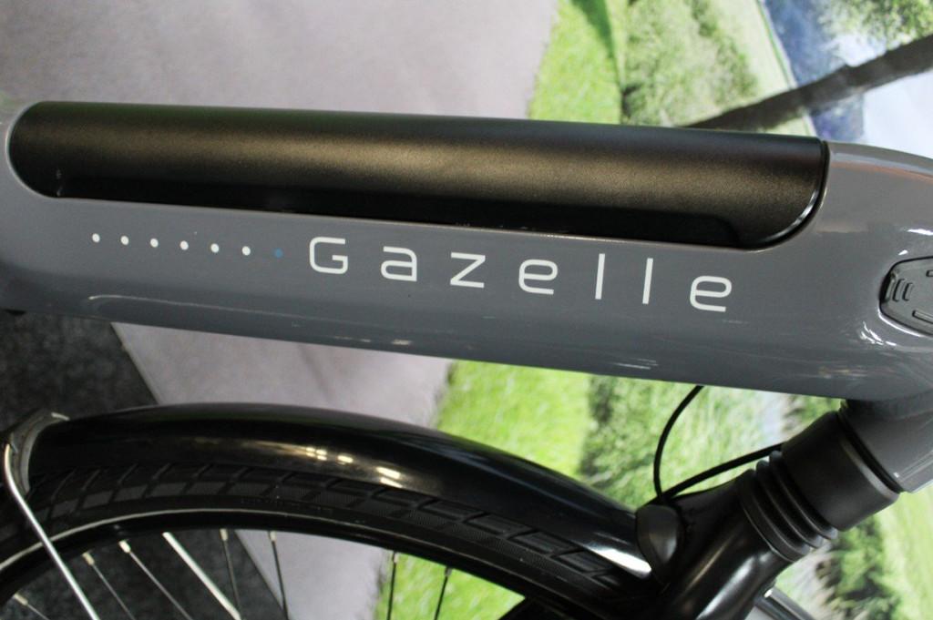GAZELLE Grenoble C8 HMB Dames Cloud Grey Glans 49cm 2023, Gebruikt, -, - 0
-, NL, 47 tot 51 cm