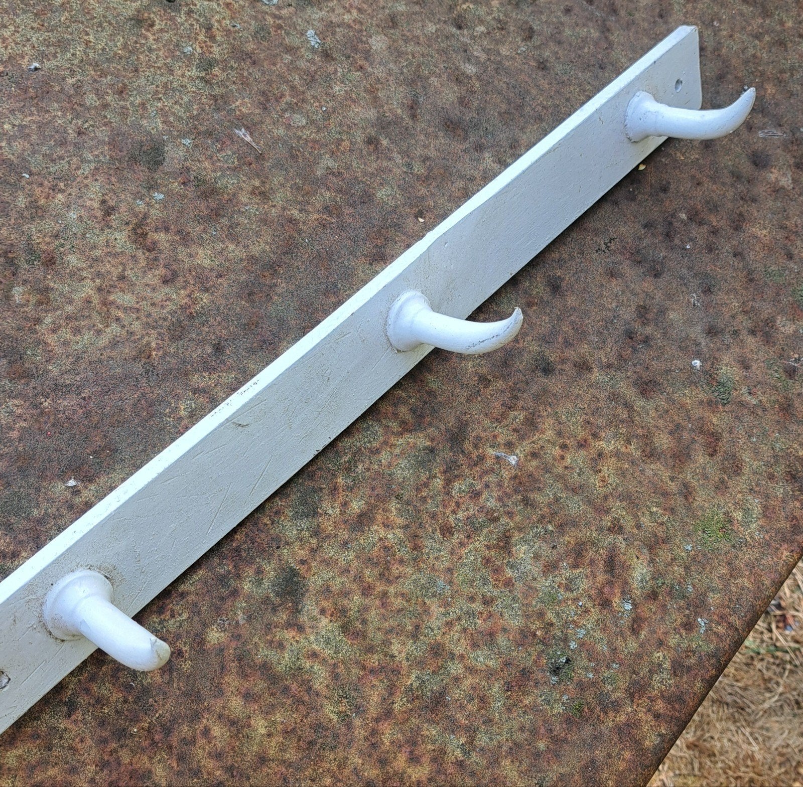 Industriële kapstok slagershaak wit metaal 53 cm 3 haken, Antiek en Kunst, Ophalen of Verzenden