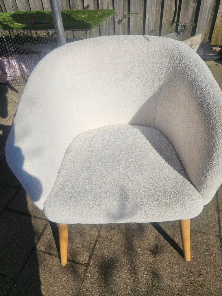 Comfortabele fauteuil met bouclé stof, Ophalen, Modern, Scandinavisch, 75 tot 100 cm, Zo goed als nieuw