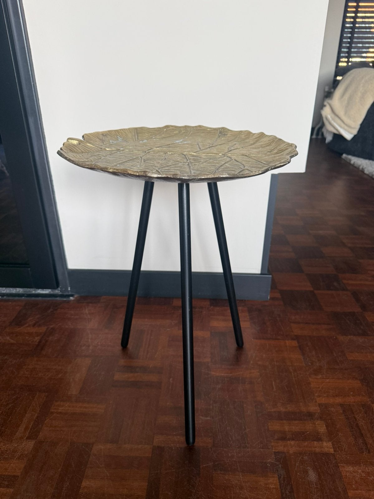 Gouden ronde bijzettafel D40 x H52 cm, Huis en Inrichting, Minder dan 55 cm, Metaal of Aluminium, Rond, Zo goed als nieuw