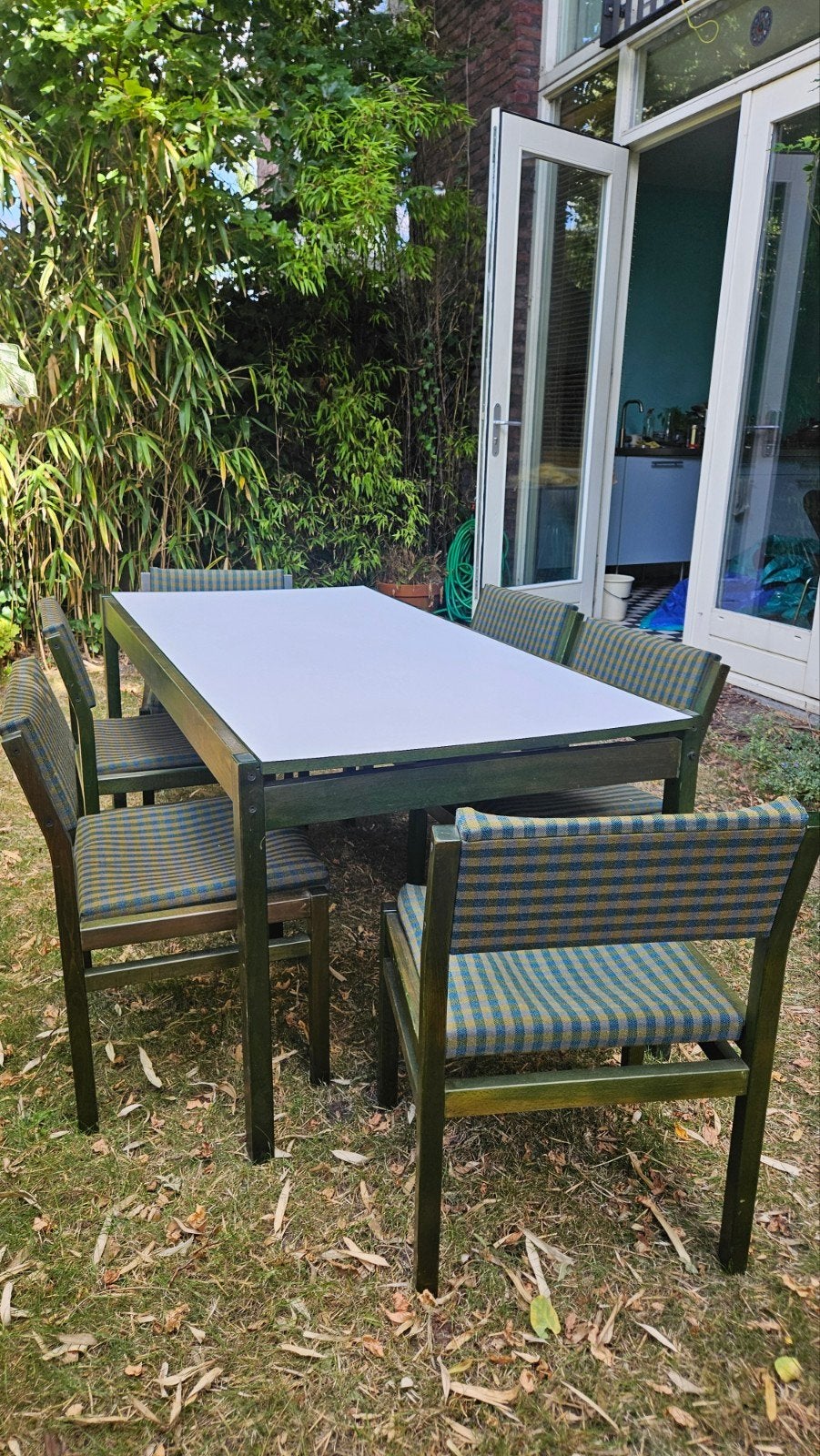 Eettafel van Pastoe met bijbehorende stoelen., Ophalen