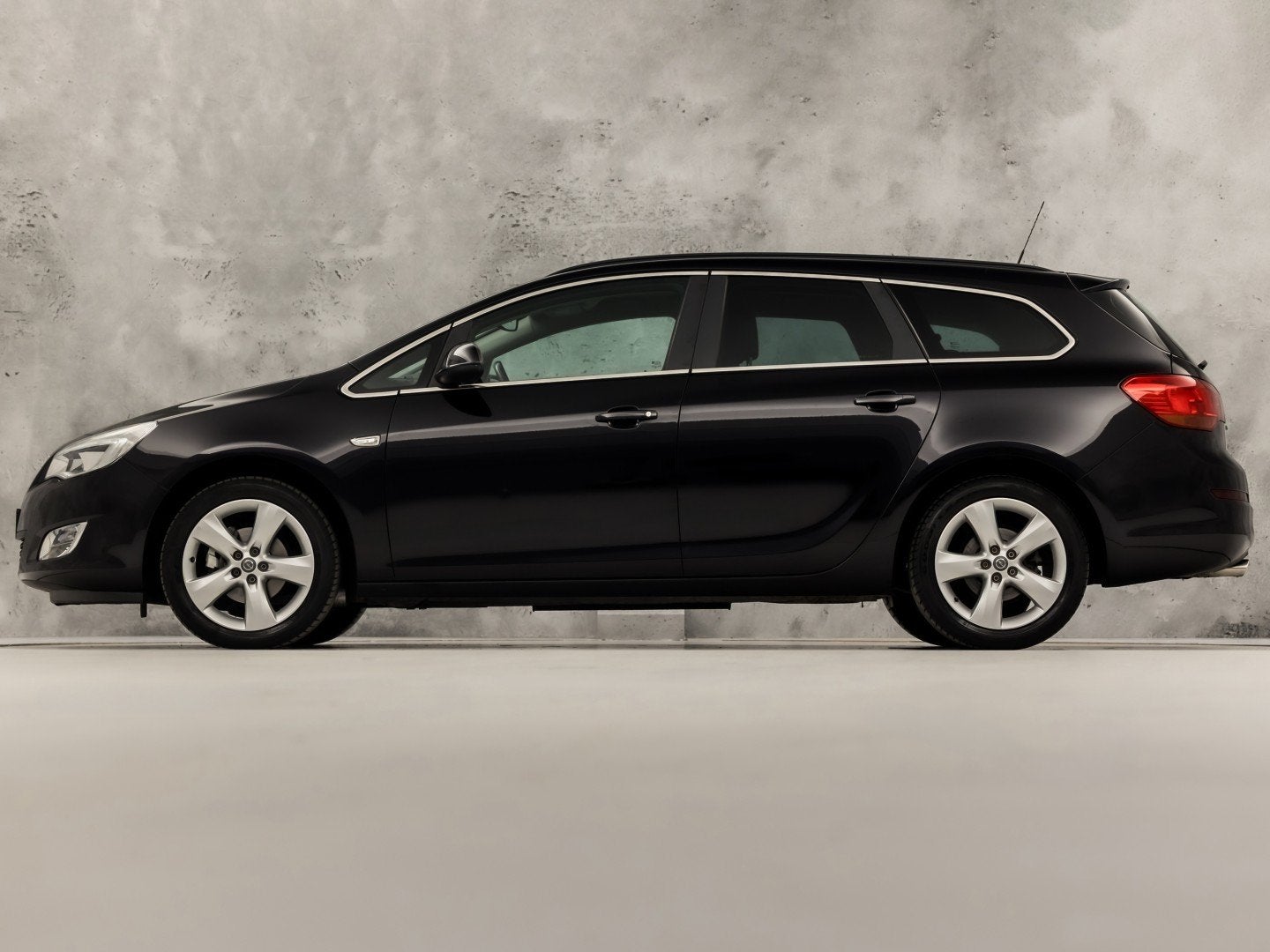 Opel Astra Sports Tourer 1.4 Turbo Sport (AIRCO, CRUISE, GET, Auto's, Opel, Voorwielaandrijving, Stof, Zwart, 4 cilinders