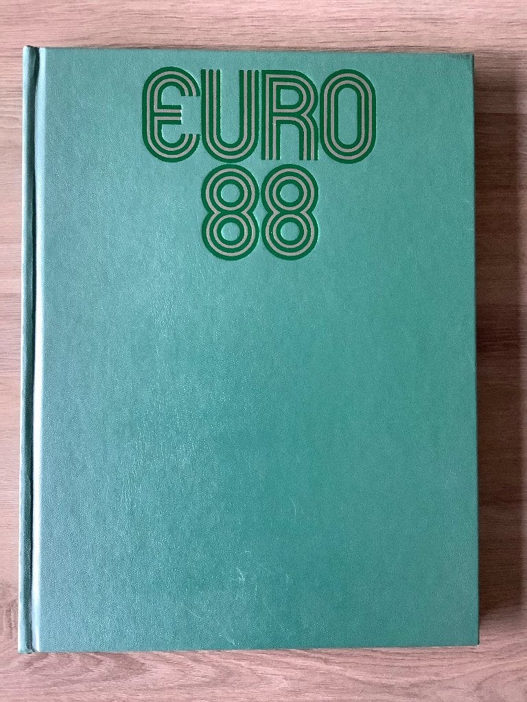 Voetbalboek Euro88, Ophalen of Verzenden, Zo goed als nieuw, Balsport