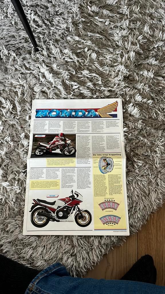 Honda motoren modellengamma / krant 1983. Nederlandstalig!, Ophalen of Verzenden, Zo goed als nieuw