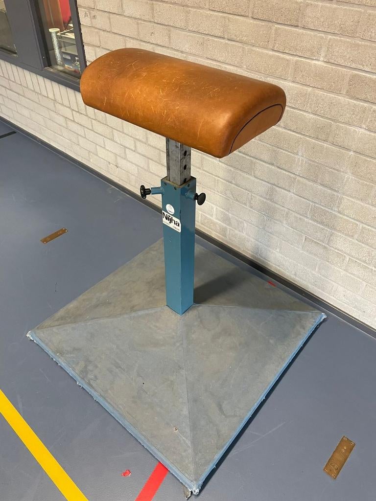 Vintage turnbok gymbok in hoogte verstelbaar, Ophalen, Materiaal