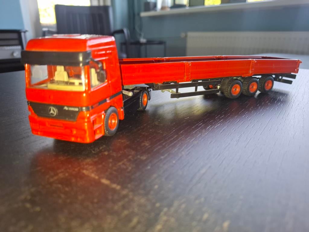 Siku Mercedes-Benz Actros MP1 met open trailer, Hobby en Vrije tijd, Modelauto's | Overige schalen, Ophalen of Verzenden, Gebruikt