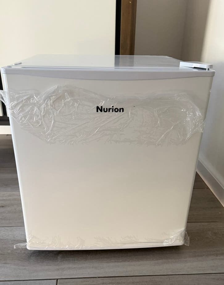 Mini koelkast 40 liter nieuw in plastic, Ophalen, Minder dan 85 cm, 45 tot 60 cm, Met vriesvak