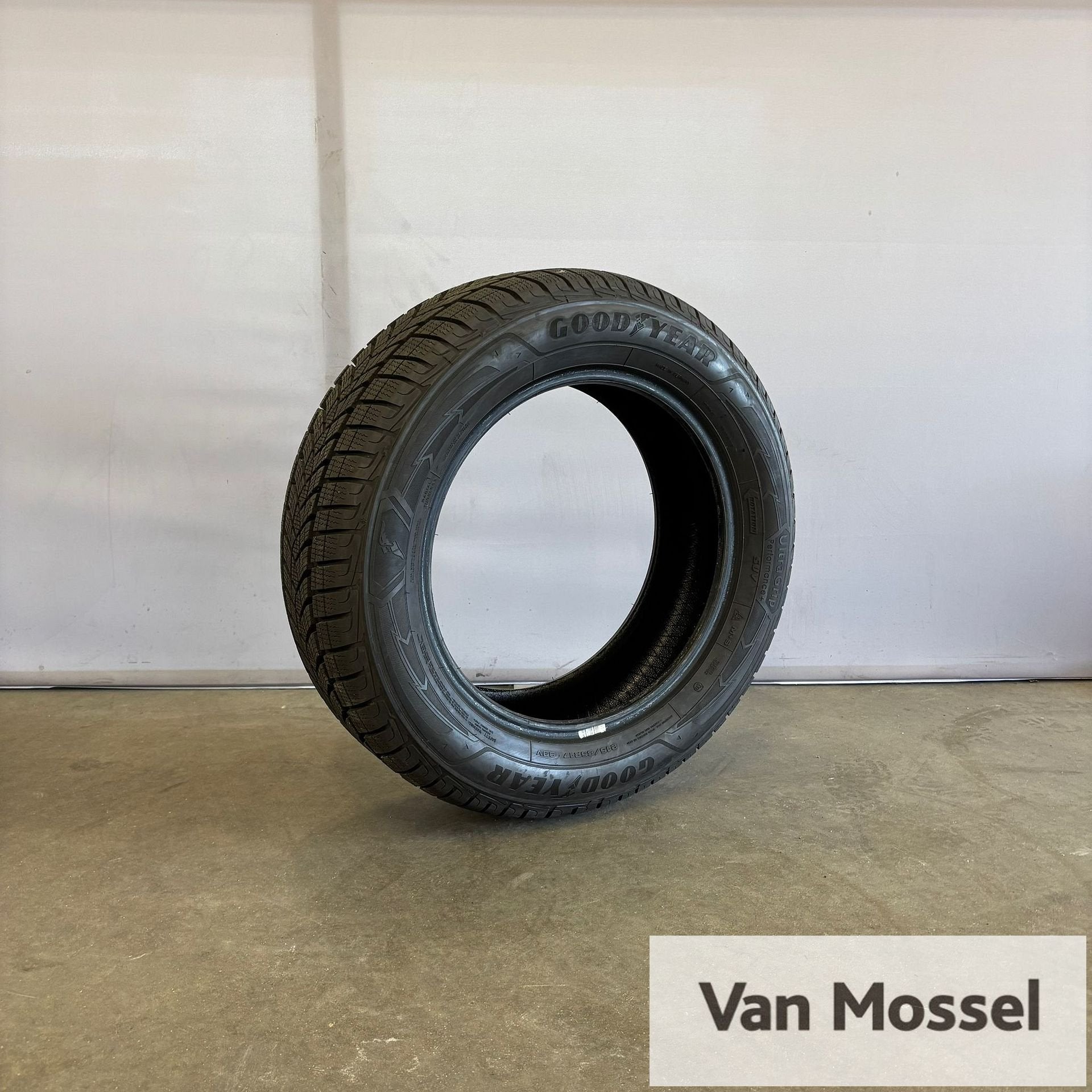 Goodyear Ulta Grip Performance + 215/65/R17 99V, -, -, 17 inch, Band(en)