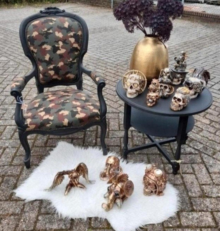 Stoere fauteuile geheel opnieuw gestoffeerd leger print, Ophalen