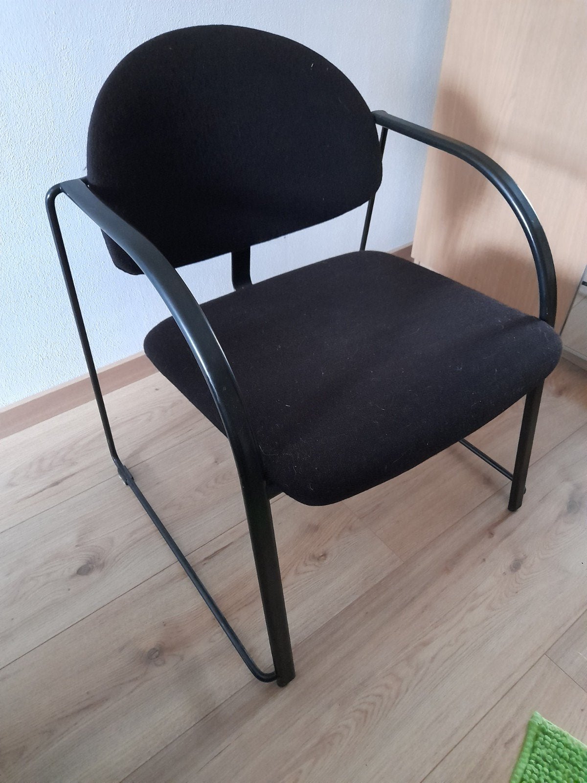 3 nette zwarte stoelen, Ophalen, Zo goed als nieuw, Zwart, Drie