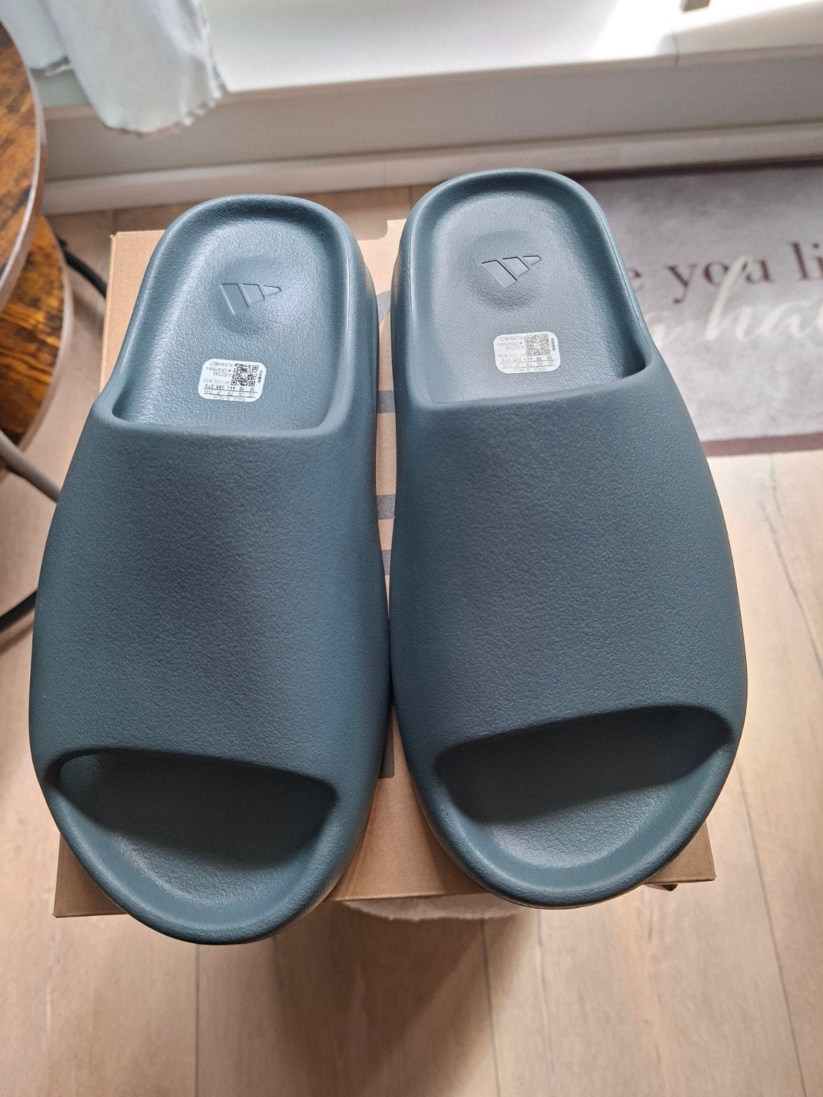 Adidas Yeezy Slide 'Slate Grey' - Maat 44.5, Kleding | Heren, Schoenen, Slippers, Overige kleuren, Nieuw, Ophalen of Verzenden