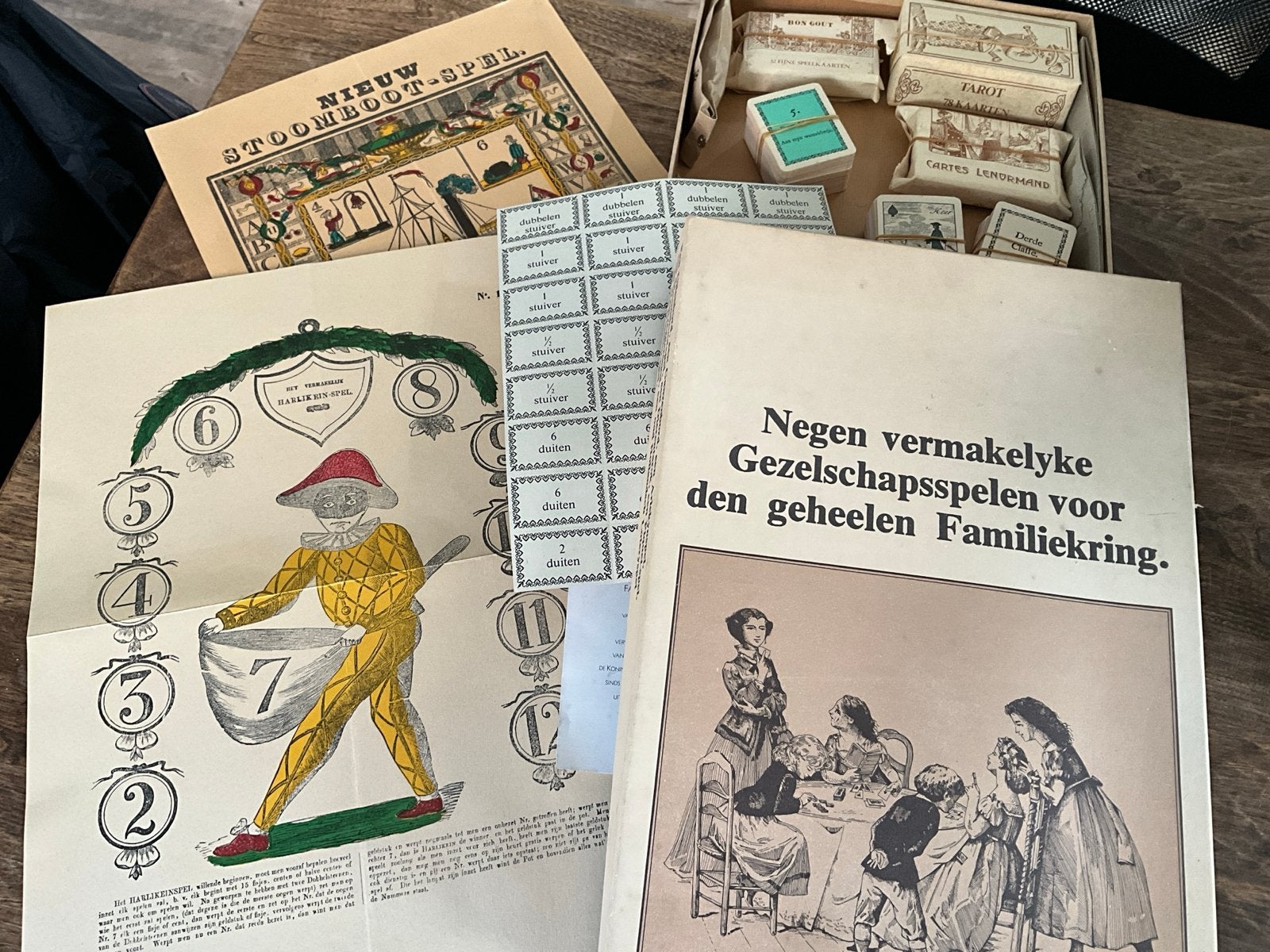 Negen vermakelijke gezelschapsspellen voor de familie, Hobby en Vrije tijd, Drie of vier spelers, Ophalen of Verzenden, Gebruikt