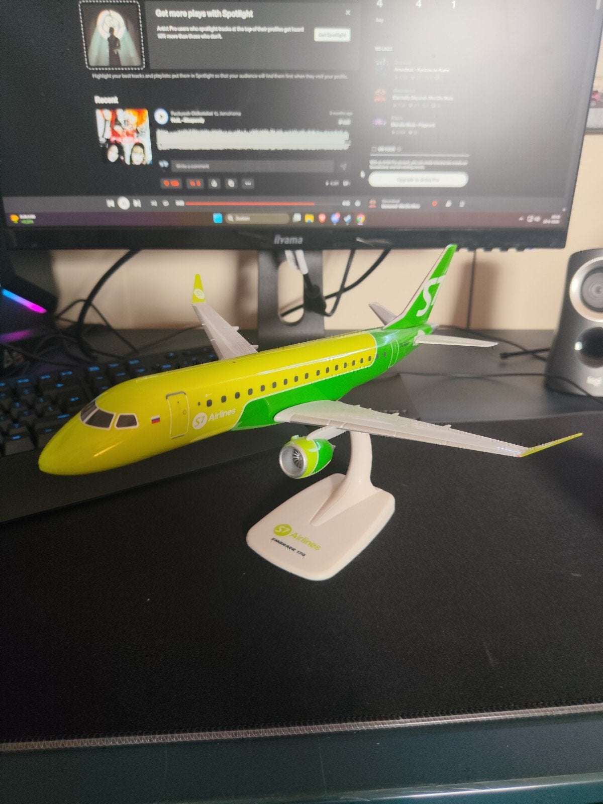 Embraer 170 S7 Airlines 1:100, Ophalen of Verzenden, Zo goed als nieuw, Schaalmodel