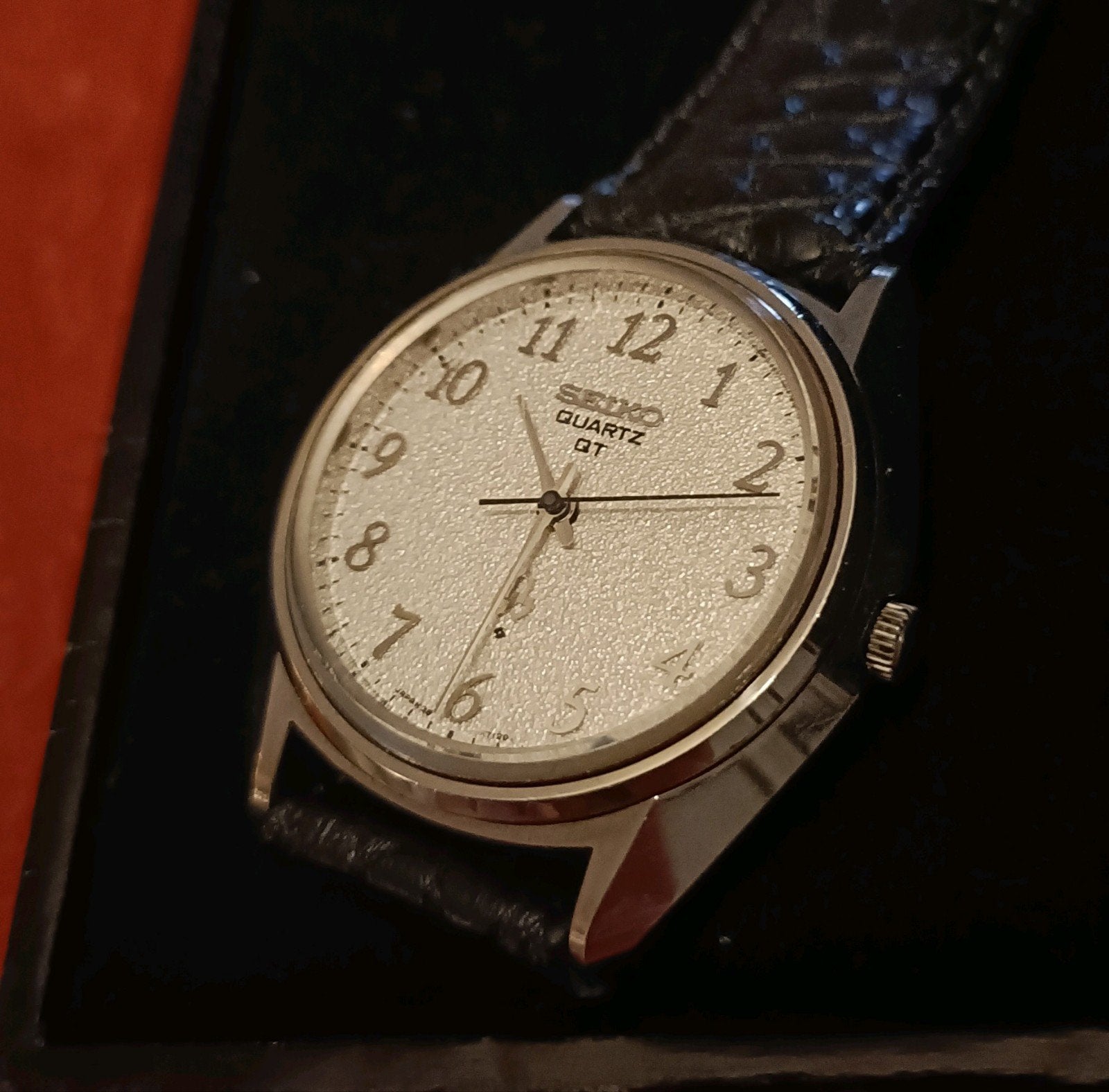 Seiko Quartz QT Snow-Flake Dail 38-7030 Nr Deksel Zie Fotos, Sieraden, Tassen en Uiterlijk, Horloges | Antiek, Seiko, Staal, Met bandje