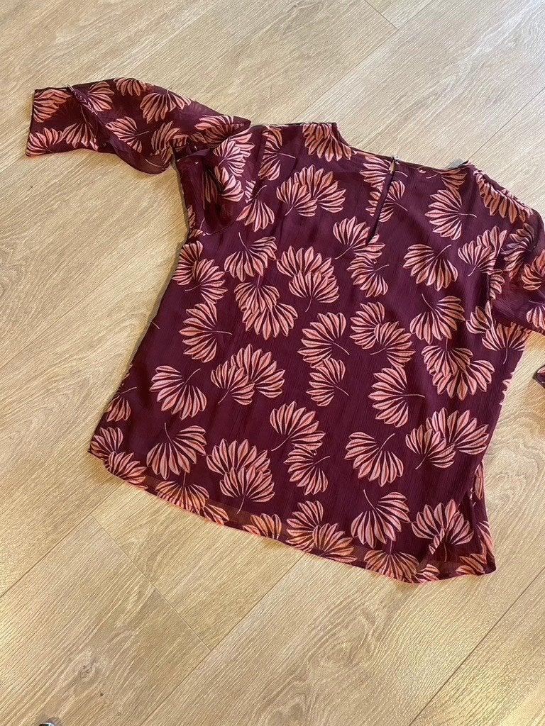 Nieuw blouse rood roze met ruches 42 box 50 of 52, Kleding | Dames, Blouses en Tunieken, Verzenden, Nieuw, Maat 42/44 (L), Rood