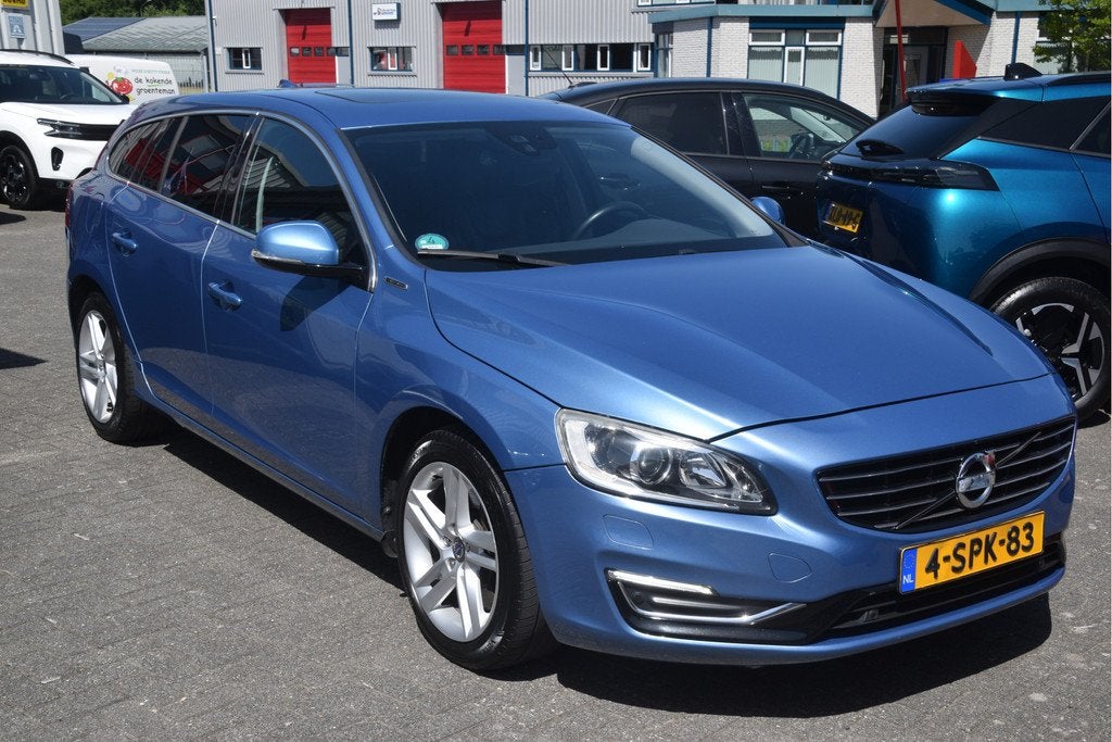 Volvo V60 2.4 D6 AWD Plug-In Hybrid Summum Navi | Leer | Cli, Auto's, Volvo, Automaat, Zwart, Blauw, Vierwielaandrijving