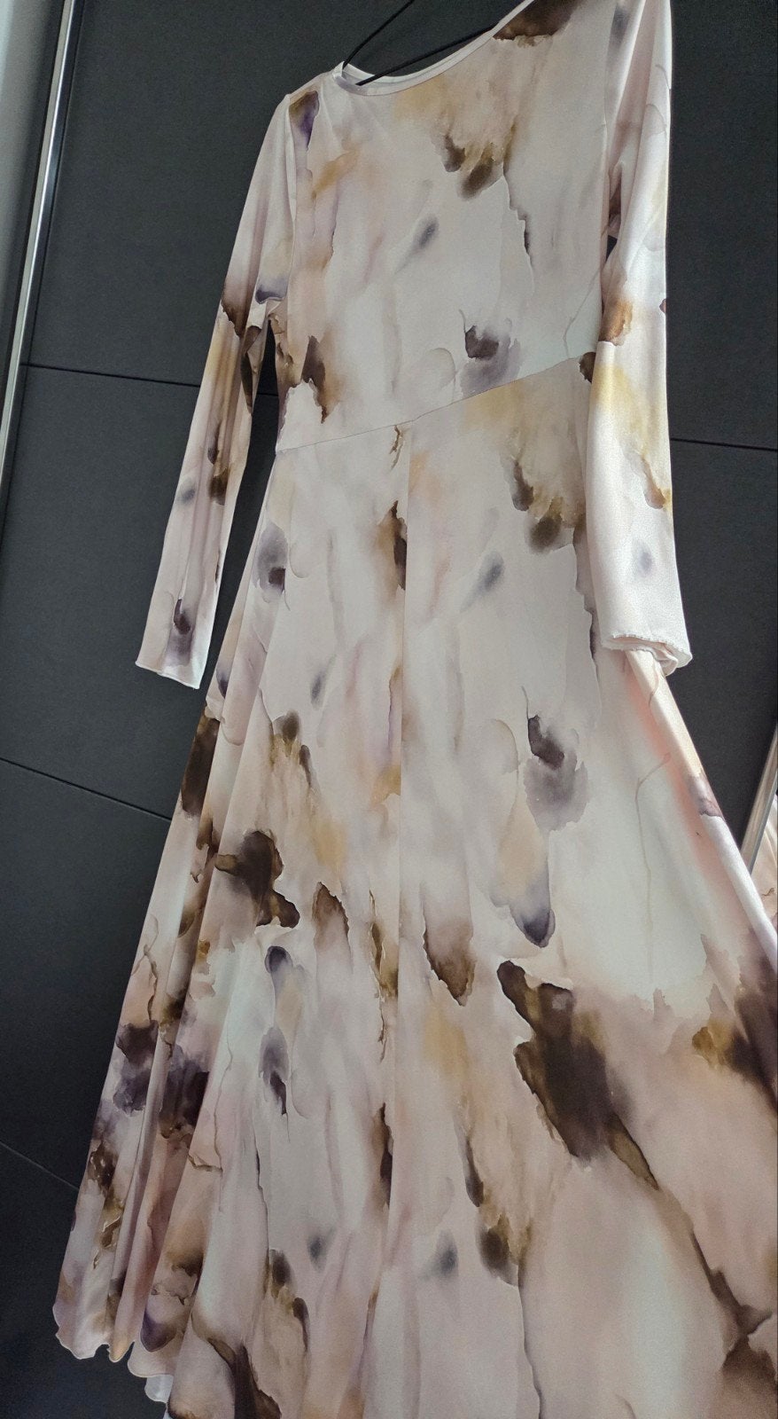 jurk met abstracte print - Maat L, Kleding | Dames, Jurken, Ophalen of Verzenden, Nieuw, Maat 42/44 (L), Onder de knie