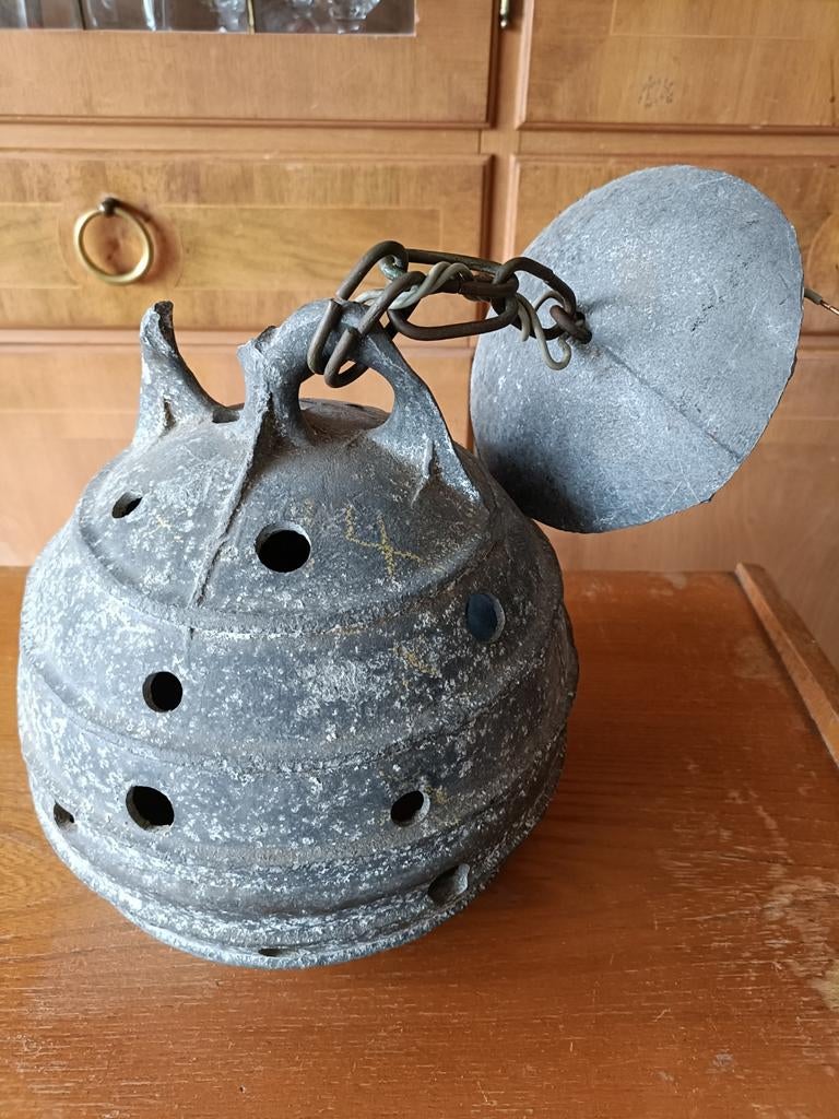 Decoratieve hanglamp zelf gemaakt van gietijzeren boei, Ophalen