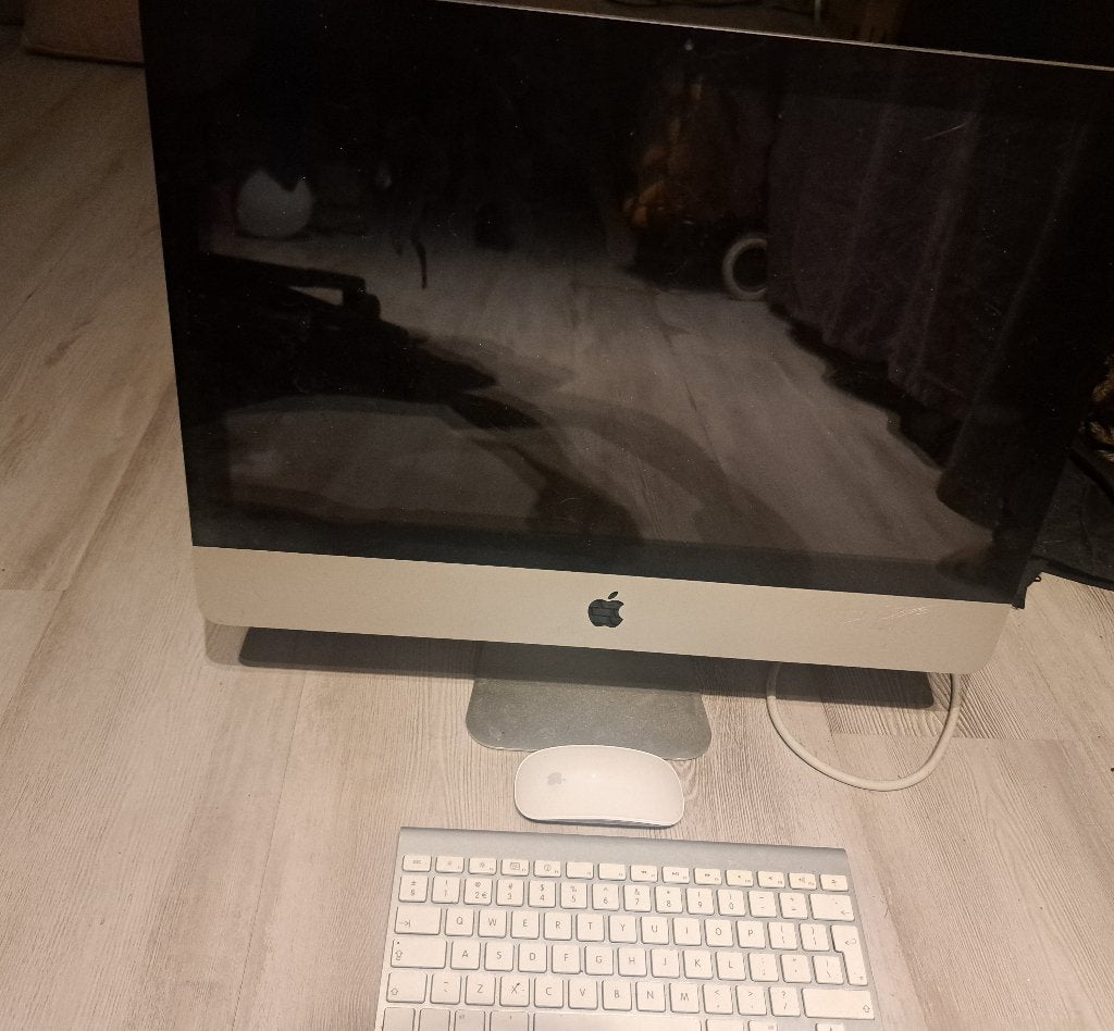 iMac 21,5" Mid 2010 of Mid 2011, 2 tot 3 Ghz, IMac, Ophalen of Verzenden, Zo goed als nieuw