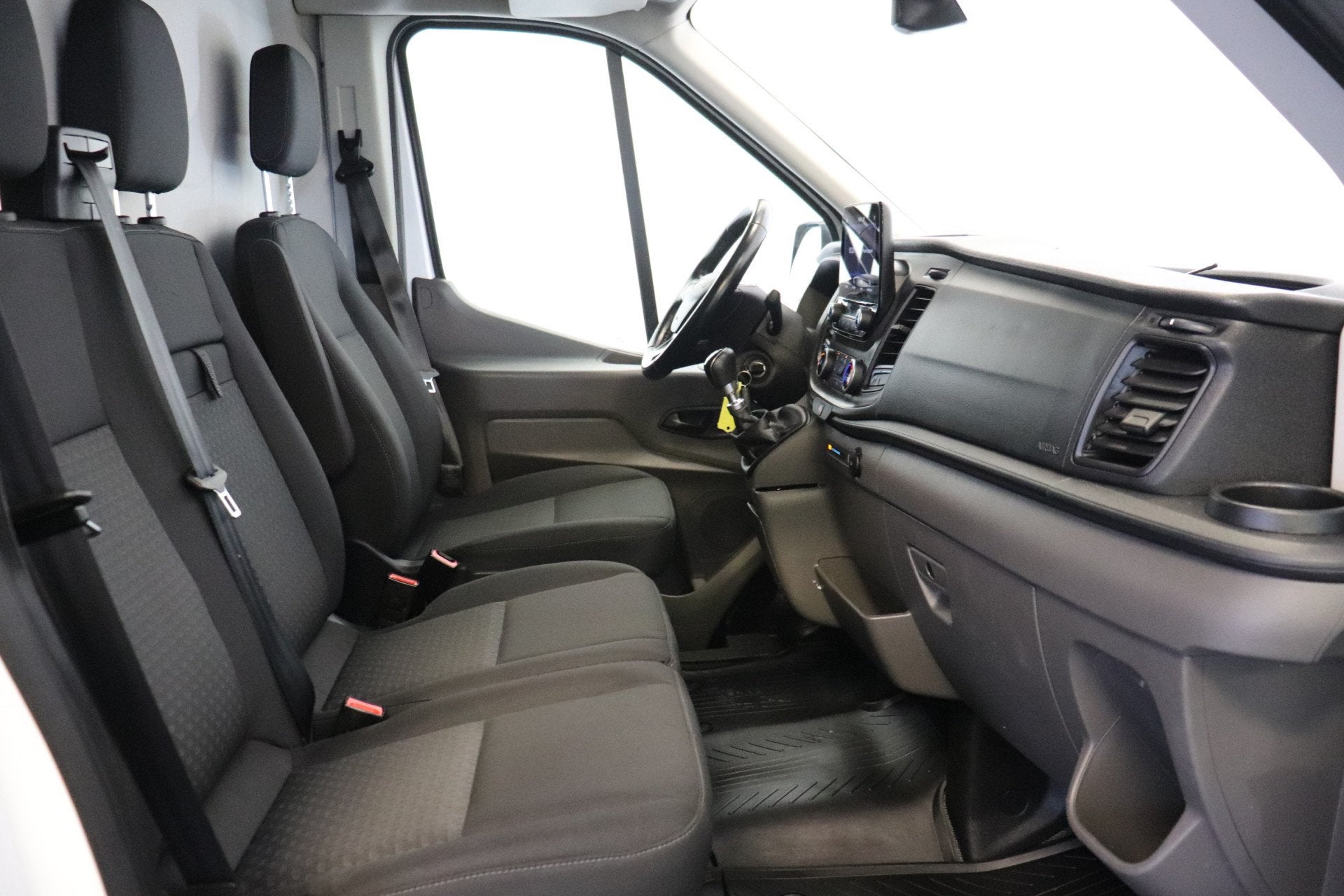 Ford Transit 2.0 TDCI 130PK L2H2 EURO 6 - Airco - Navi - Cru, Auto's, Bestelauto's, Voorwielaandrijving, Stof, 4 cilinders, Wit