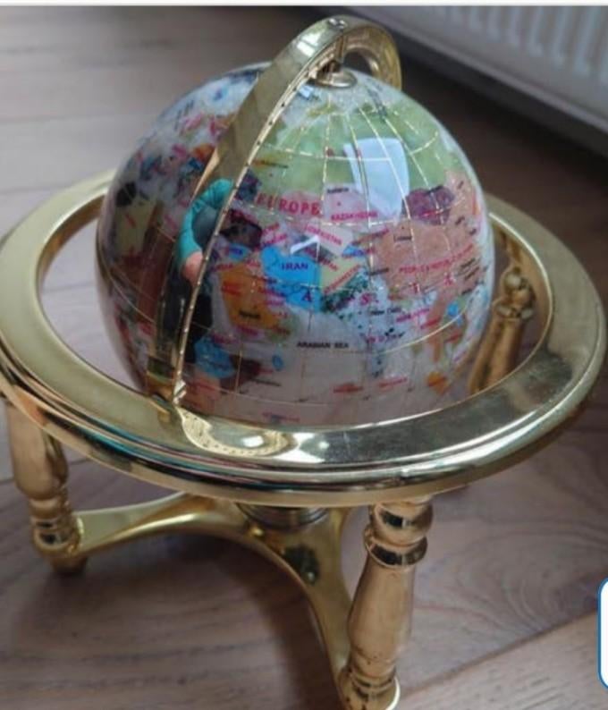 Edelstenen kunst art Deco Wereldbol op messing Standaard, Ophalen of Verzenden, Zo goed als nieuw