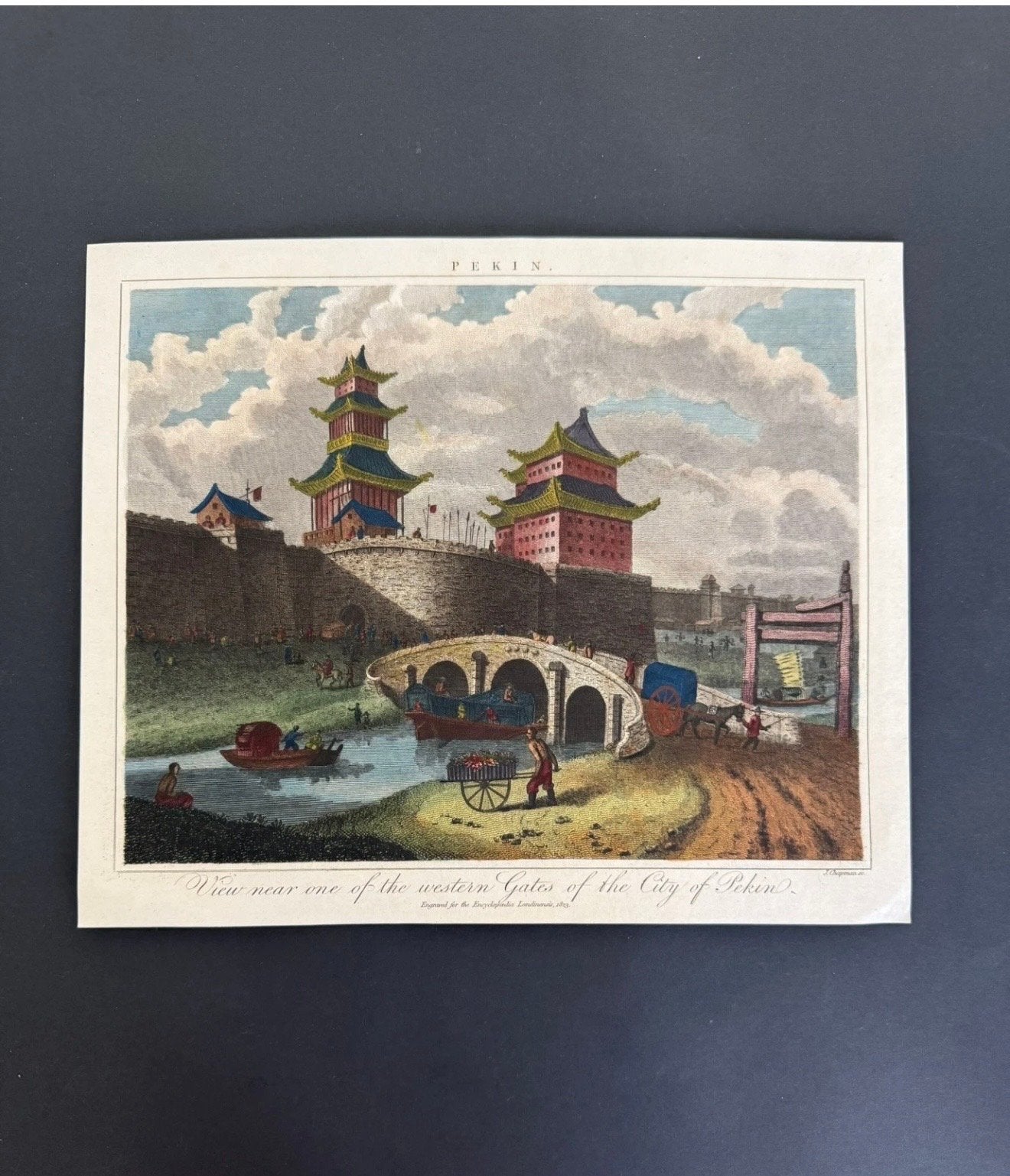 Antieke Handgekleurde Gravure "Pekin Beijing Western Gate, Handgekleurd, 1800 - 1899, Stadsgezicht, Ophalen of Verzenden