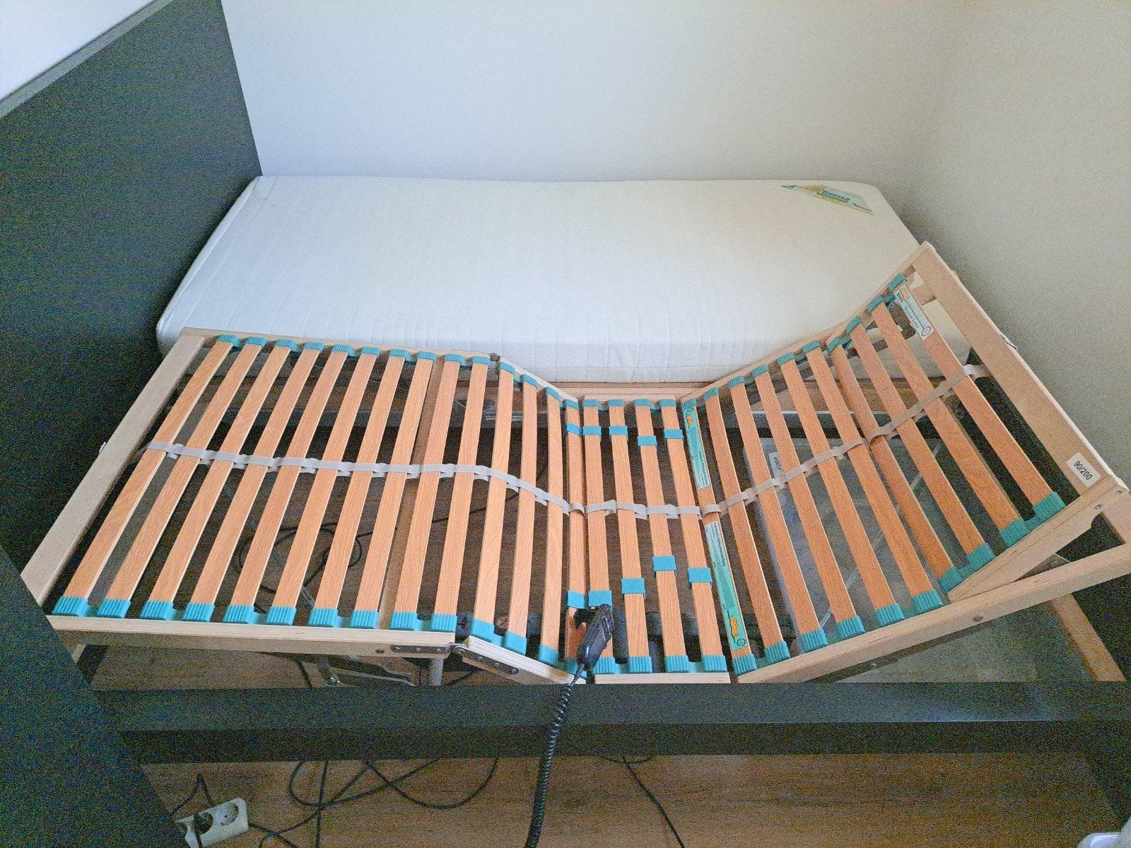 2xElektrisch verstelbare lattenbodem Sanamed De Luxe 90x200, Huis en Inrichting, Ophalen, 90 cm, Tweepersoons, Zo goed als nieuw