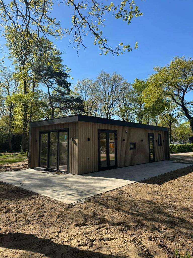 Turn key vakantiewoning Serene Lodge 52 m² | 2 slaapkamers, Huizen en Kamers, Noord-Brabant, 2 slaapkamers, 60 m², Chalet