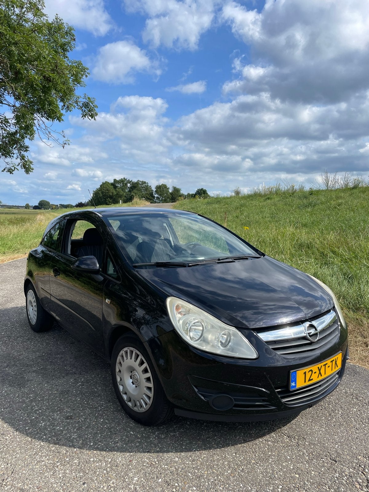 Opel Corsa Zwart 1.4 met trekhaak, Cruise control, airco!, Mistlampen, Stof, Zwart, Zwart