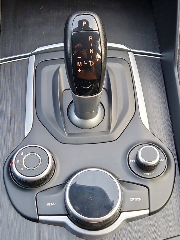 Alfa Romeo Giulia 2.0 Turbo Super Automaat - NL Auto, Auto's, Alfa Romeo, Automaat, 745 kg, Achterwielaandrijving, Euro 6