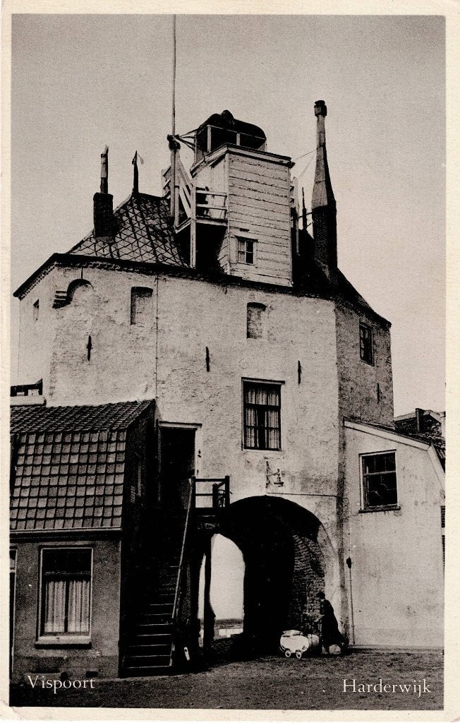 Harderwijk – Vispoort. Gelopen Utrecht 1958., Ophalen of Verzenden, 1940 tot 1960, Gelopen, Gelderland