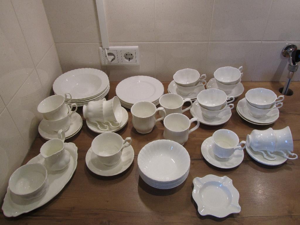 Royal Albert Reverie serviesdelen, Huis en Inrichting, Keuken | Servies, Overige typen, Ophalen of Verzenden, Zo goed als nieuw