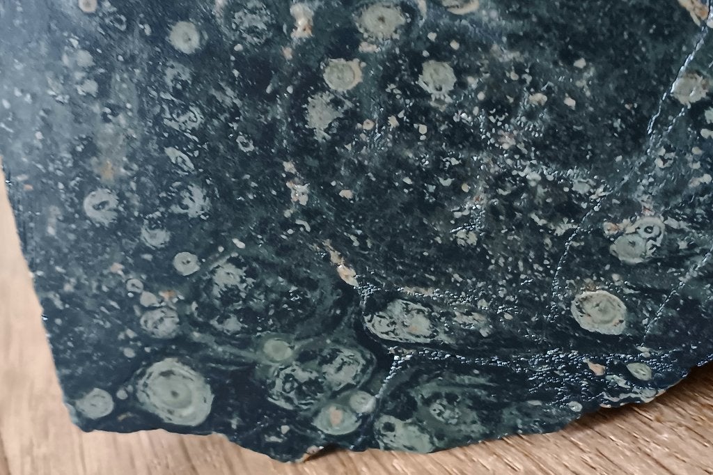 Grote brok ruwe kambaba jaspis met veel "ogen" 681 gram, Ophalen of Verzenden, Mineraal
