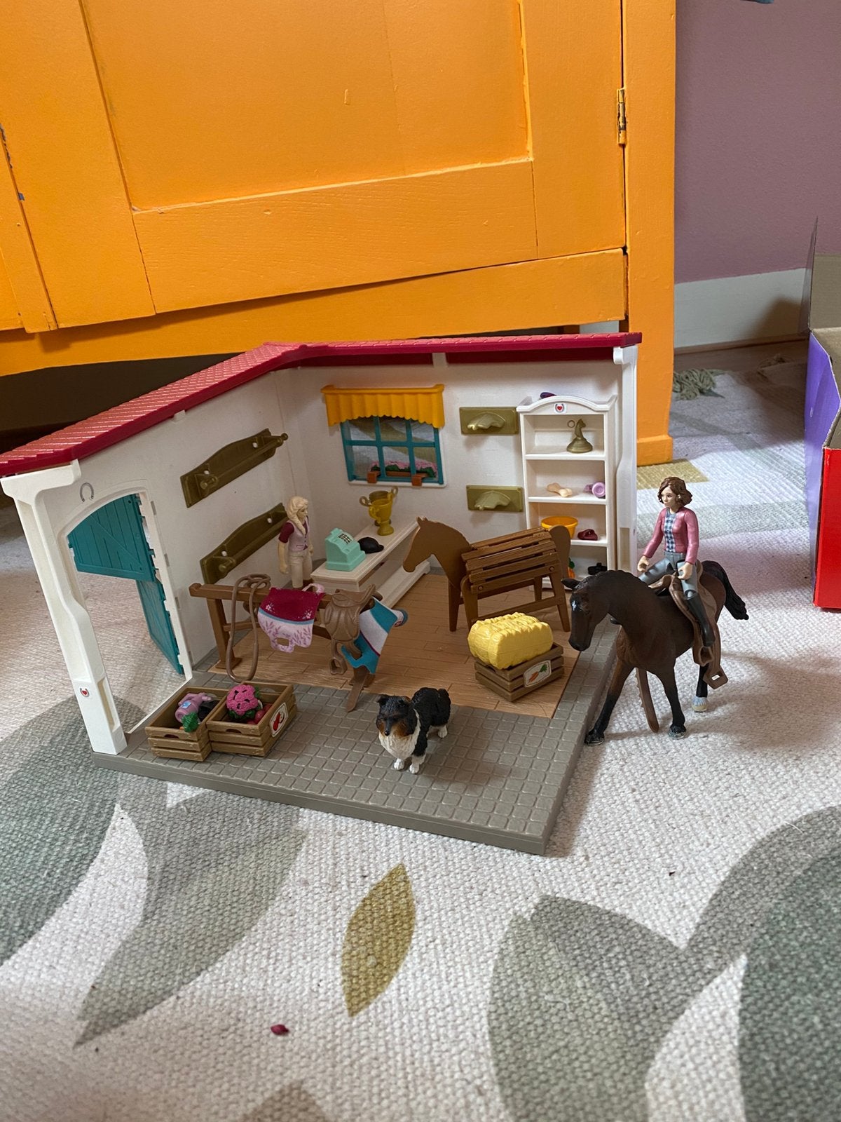 Schleich paardenwinkel 42568 incl doos, Ophalen of Verzenden, Zo goed als nieuw, Poppenhuis