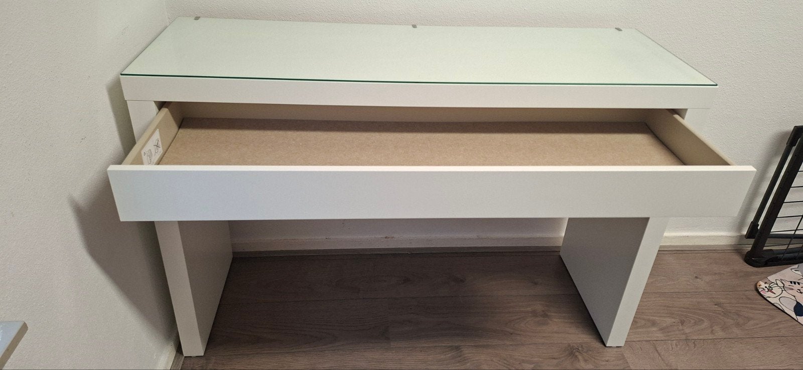MALM Ikea toilettafel 2 weken oud *moet zsm weg*, Huis en Inrichting, Tafels | Kaptafels, Ophalen, Zo goed als nieuw, 50 tot 100 cm