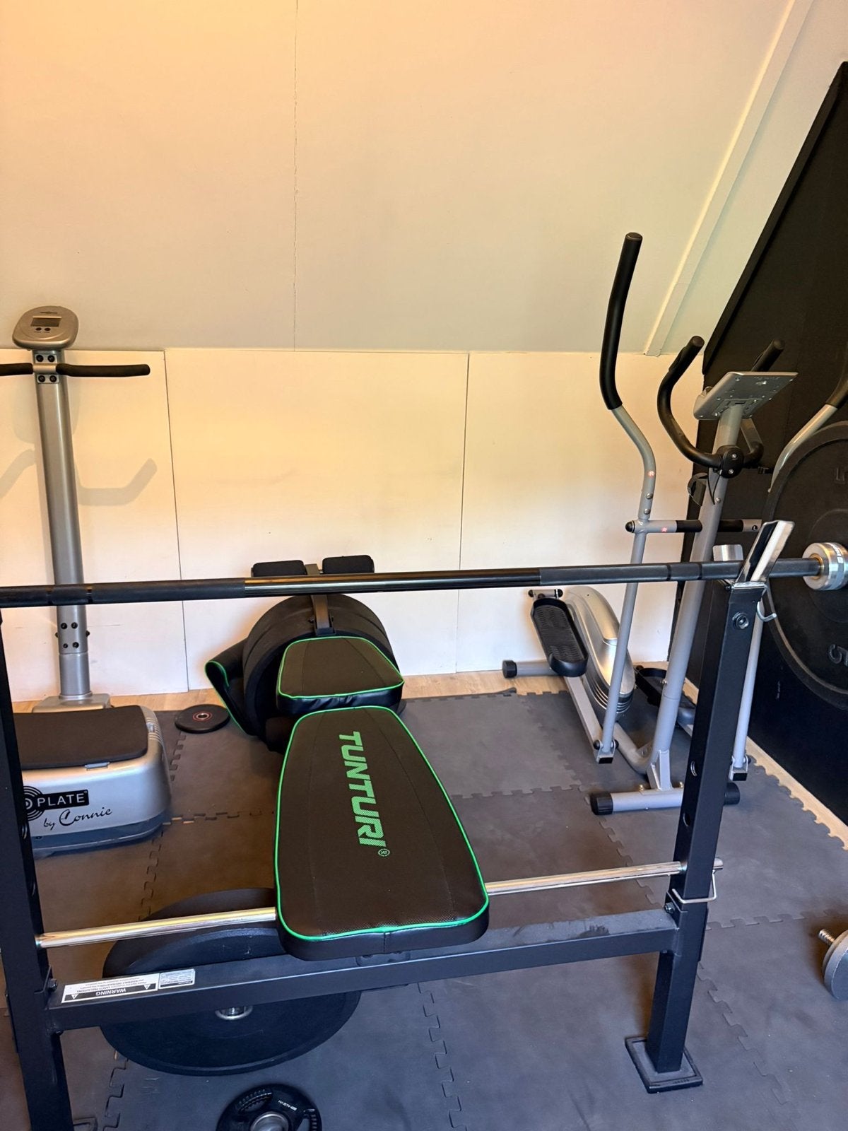 Tunturi fitness bank + halter incl. 105kg aan gewichten, Ophalen, Gebruikt, Krachtstation, Armen