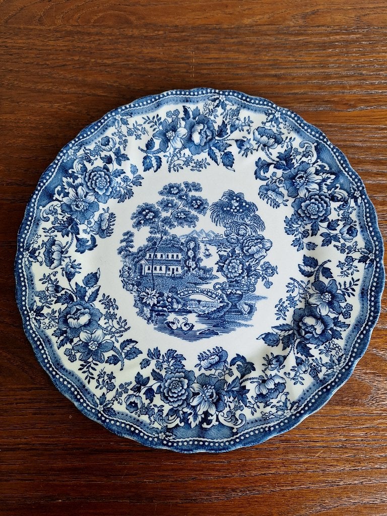 plat bord blauw Tonquin by Myott Staffordshire 25 cm, Antiek en Kunst, Antiek | Servies los, Ophalen of Verzenden