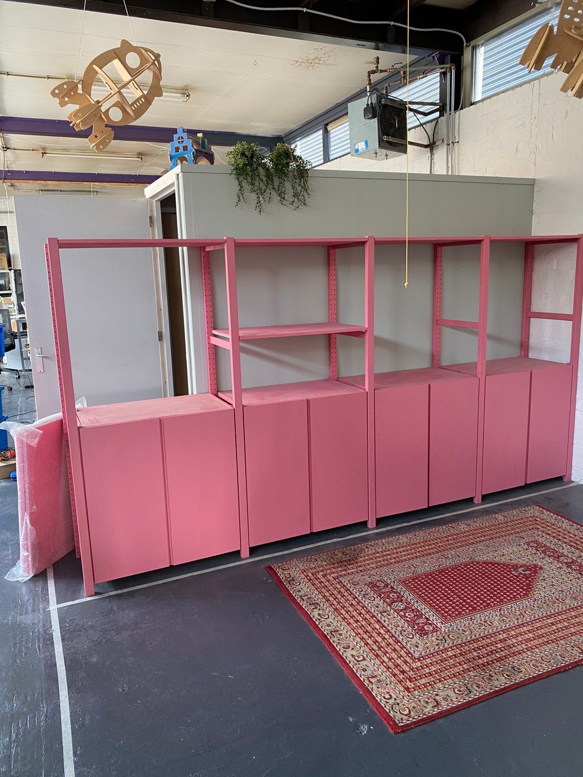 Voor de liefhebber; knal roze wandmeubel van ikea., Ophalen, Gebruikt, Knal roze