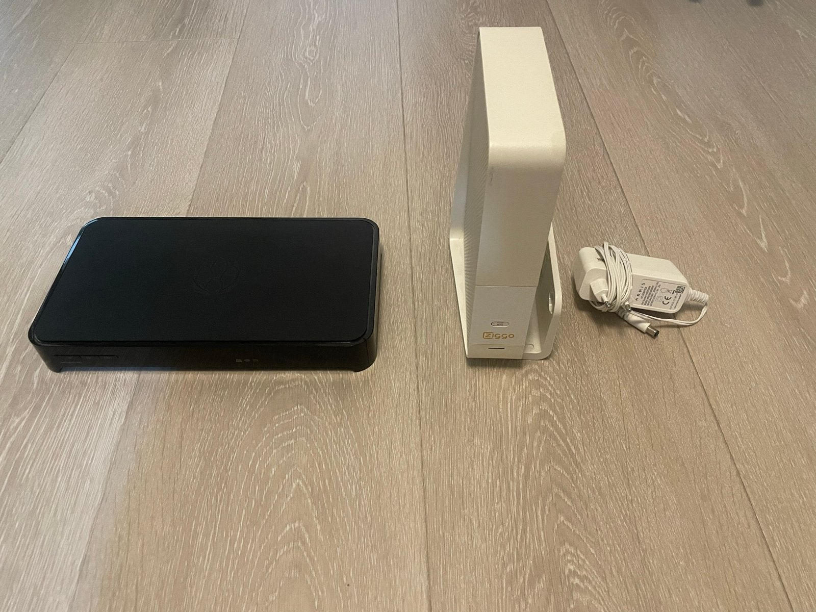 Router en Mediabox - Goede staat, Ophalen, Gebruikt, Router