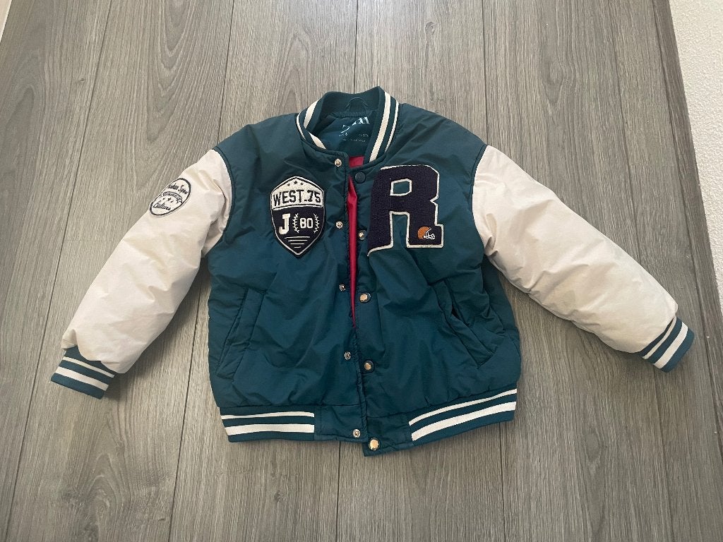 ZARA baseball winterjack mt 116, Kinderen en Baby's, Kinderkleding | Maat 116, Ophalen of Verzenden, Gebruikt, Jongen of Meisje